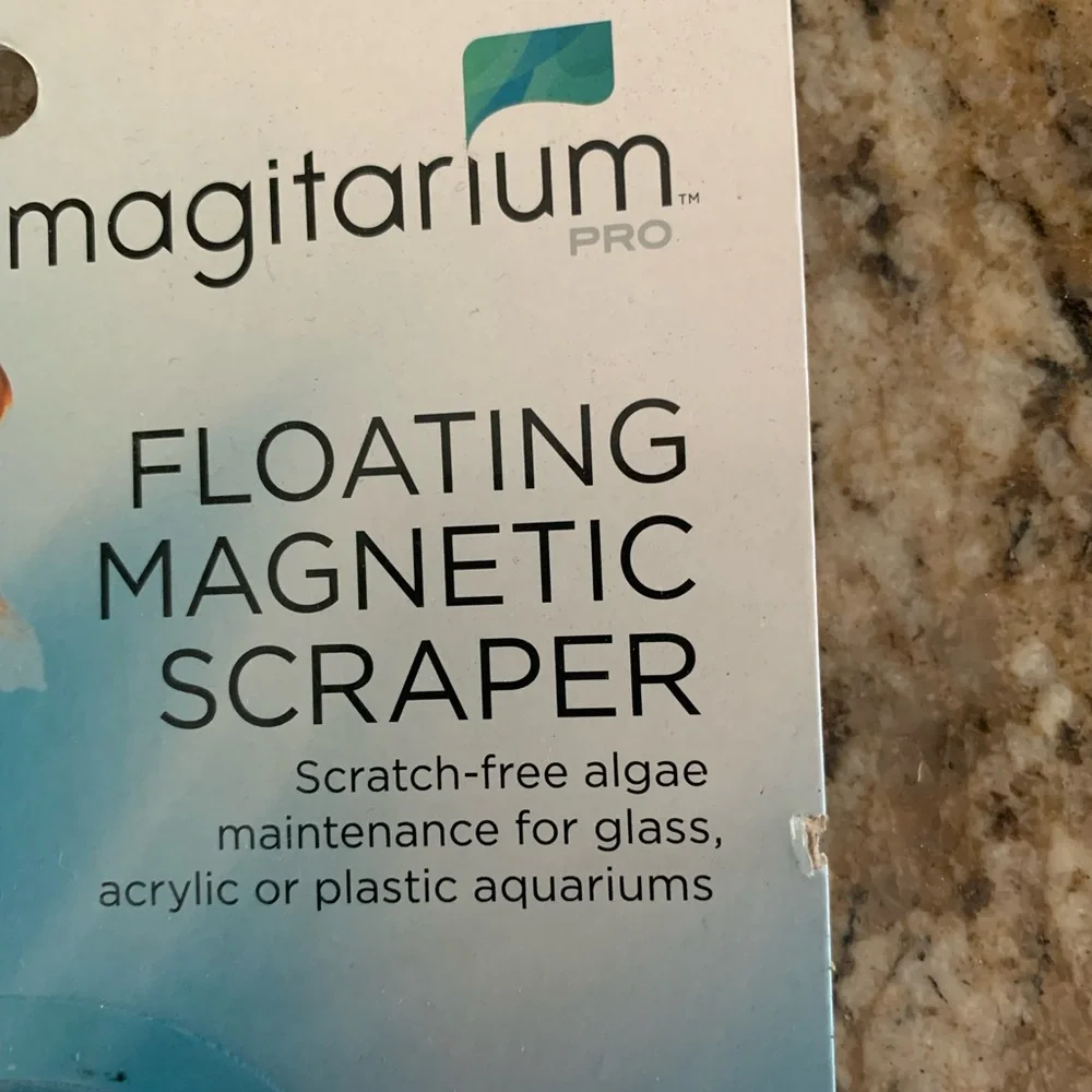 Aquarium floating magnetic scraper